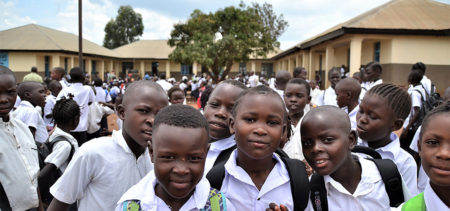 "Me saamme käydä koulua omassa lähiössämme!", iloitsevat oppilaat. Kuva: Katja Hedberg