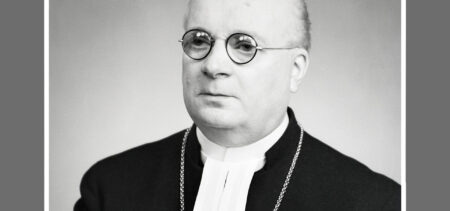 Piispa Eino Sormunen mustavalkopotretissa