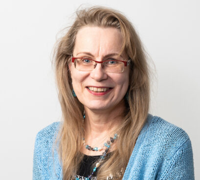 Tiina Kuosmanen lähikuvassa.