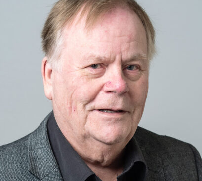Juhani Laurinkari lähikuvassa.